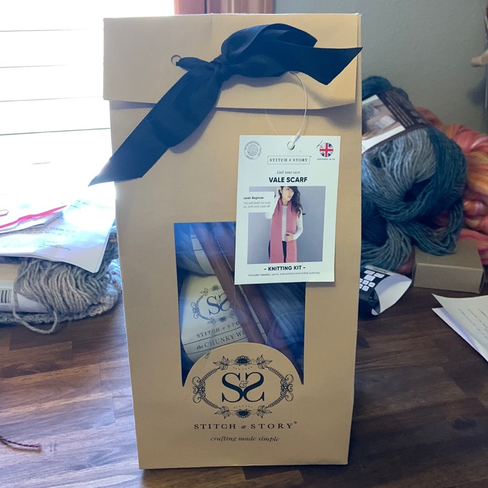 Vale scarf knitting kit
